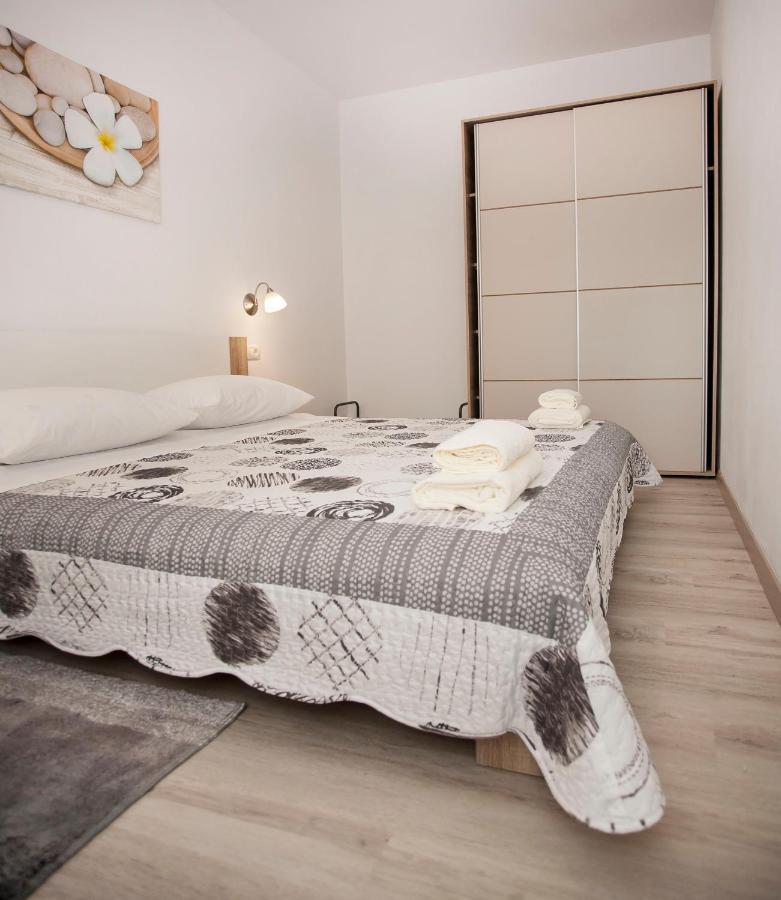 Apartmani Dragica 罗维尼 外观 照片