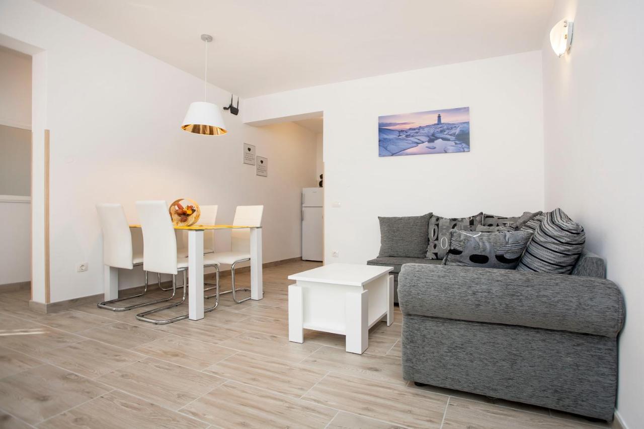 Apartmani Dragica 罗维尼 外观 照片