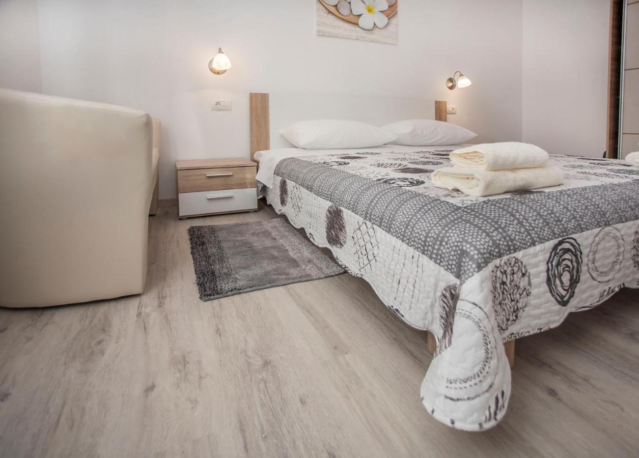 Apartmani Dragica 罗维尼 外观 照片