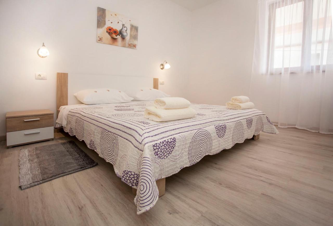 Apartmani Dragica 罗维尼 外观 照片