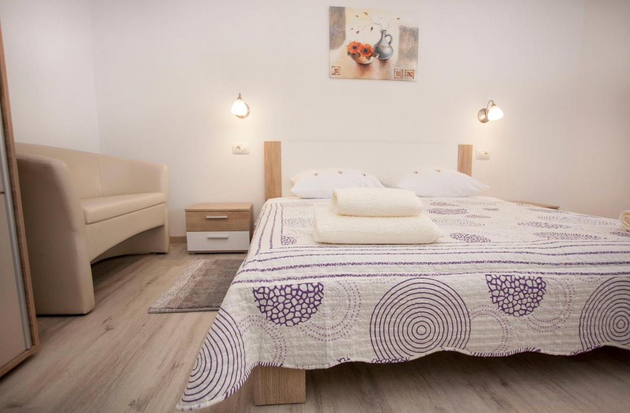 Apartmani Dragica 罗维尼 外观 照片